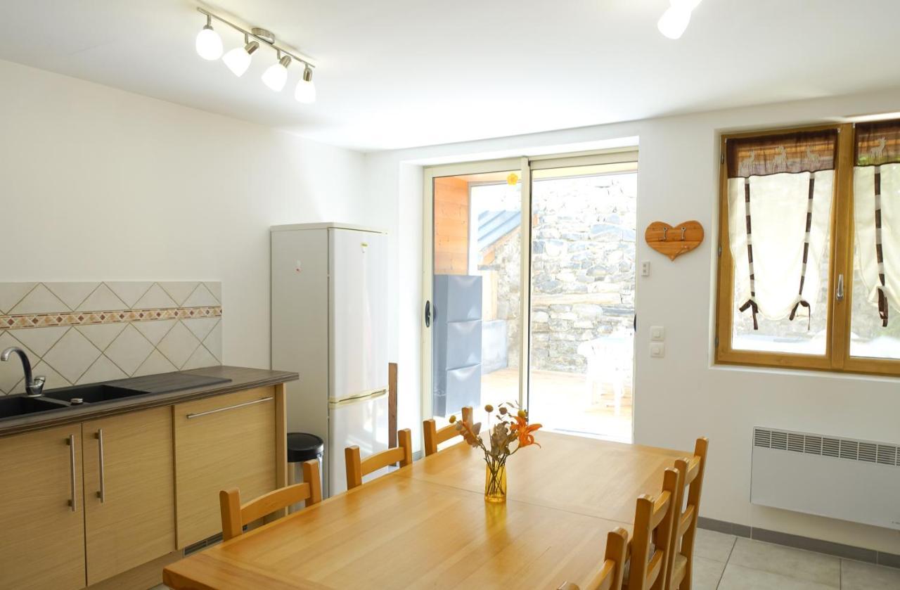 Appartement Spacieux Avec Terrasse Saint-Andre-d'Embrun Exterior photo